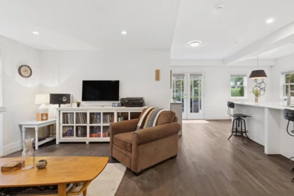 2 244 E 5th Street, North Vancouver, BC, North Vancouver — Apartment/Condo for sale