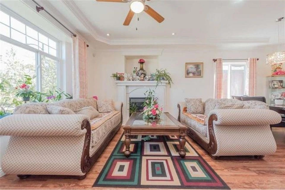 Living Room Photo of 2208 E 41st Avenue, Vancouver, BC