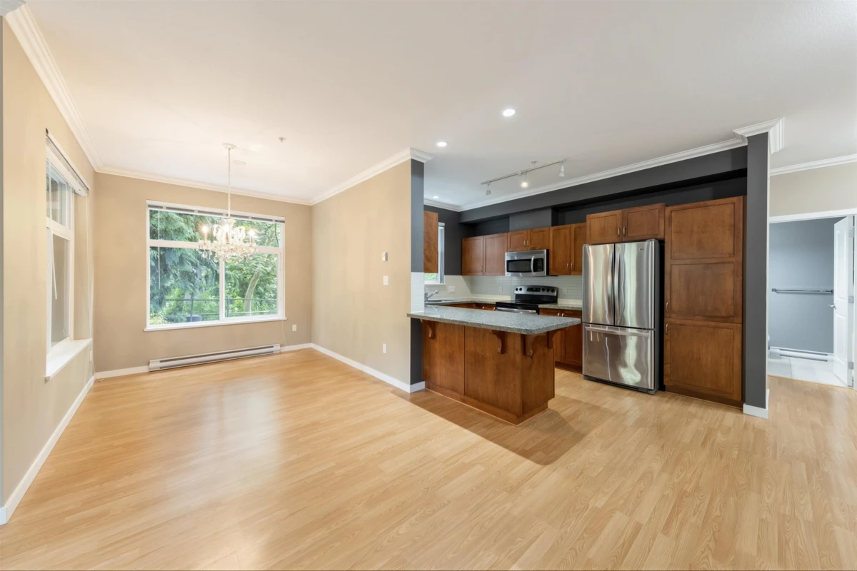 Family Room Photo of 107 33338 E Bourquin Crescent, Abbotsford, BC