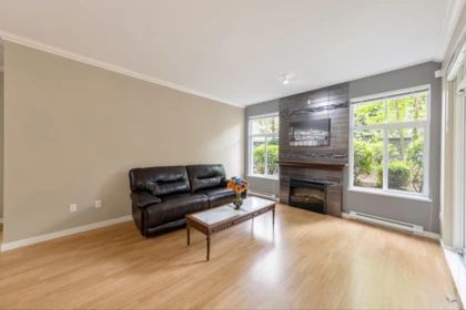 Breakfast Nook Photo of 107 33338 E Bourquin Crescent, Abbotsford, BC