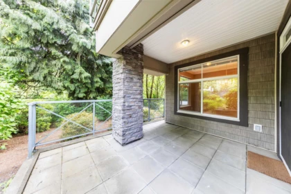 Hallway Photo of 107 33338 E Bourquin Crescent, Abbotsford, BC