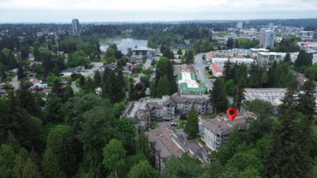 Swimming Pool Photo of 107 33338 E Bourquin Crescent, Abbotsford, BC