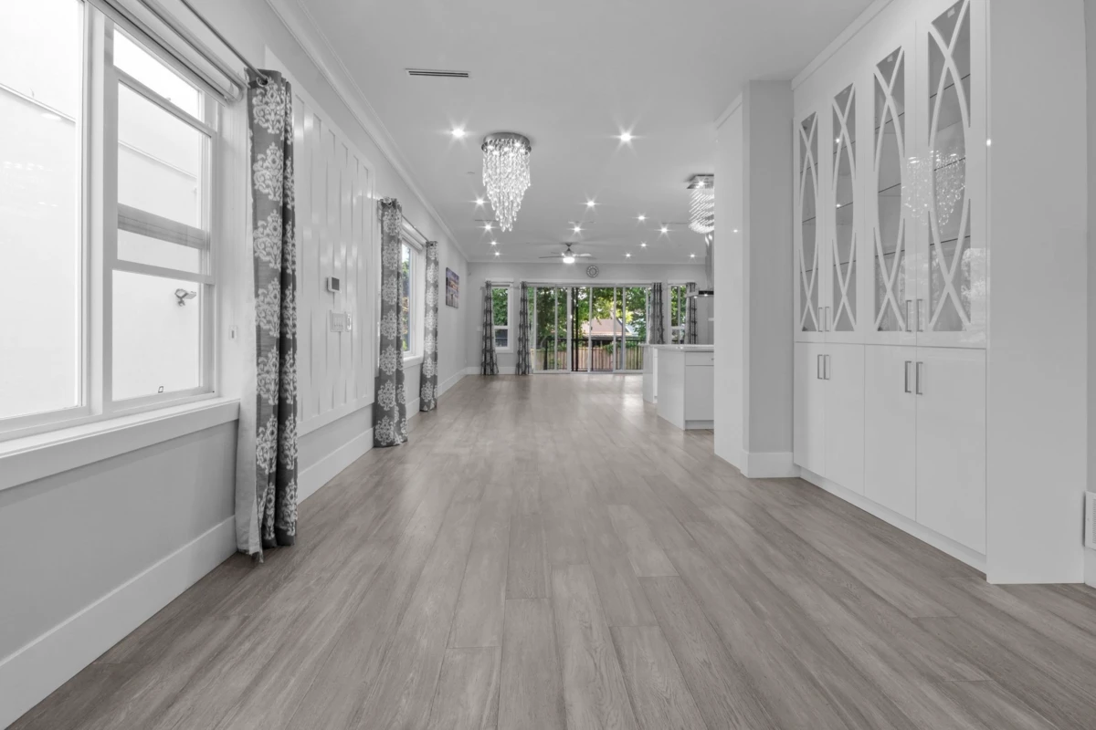 Family Room Photo of 15890 Russell Avenue, White Rock, BC