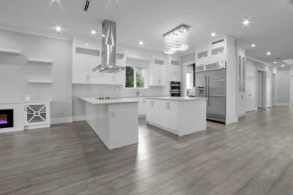 Kitchen Photo of 15890 Russell Avenue, White Rock, BC