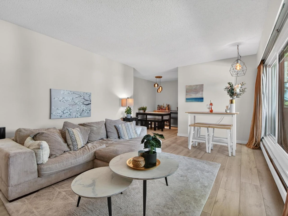 Dining Area Photo of 304 391 E 7th Avenue, Vancouver, BC