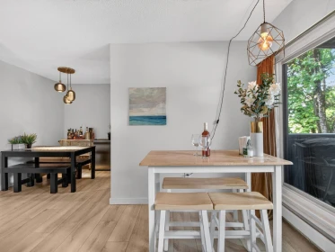 Kitchen Island Photo of 304 391 E 7th Avenue, Vancouver, BC