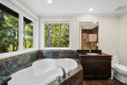 Guest Bathroom Photo of 17848 70 Avenue, Surrey, BC