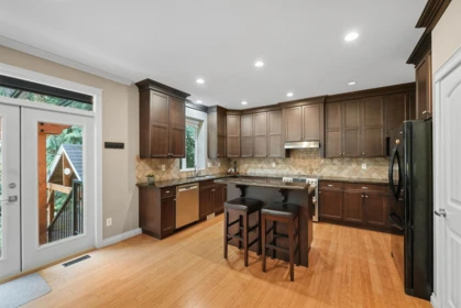 Kitchen Photo of 17848 70 Avenue, Surrey, BC