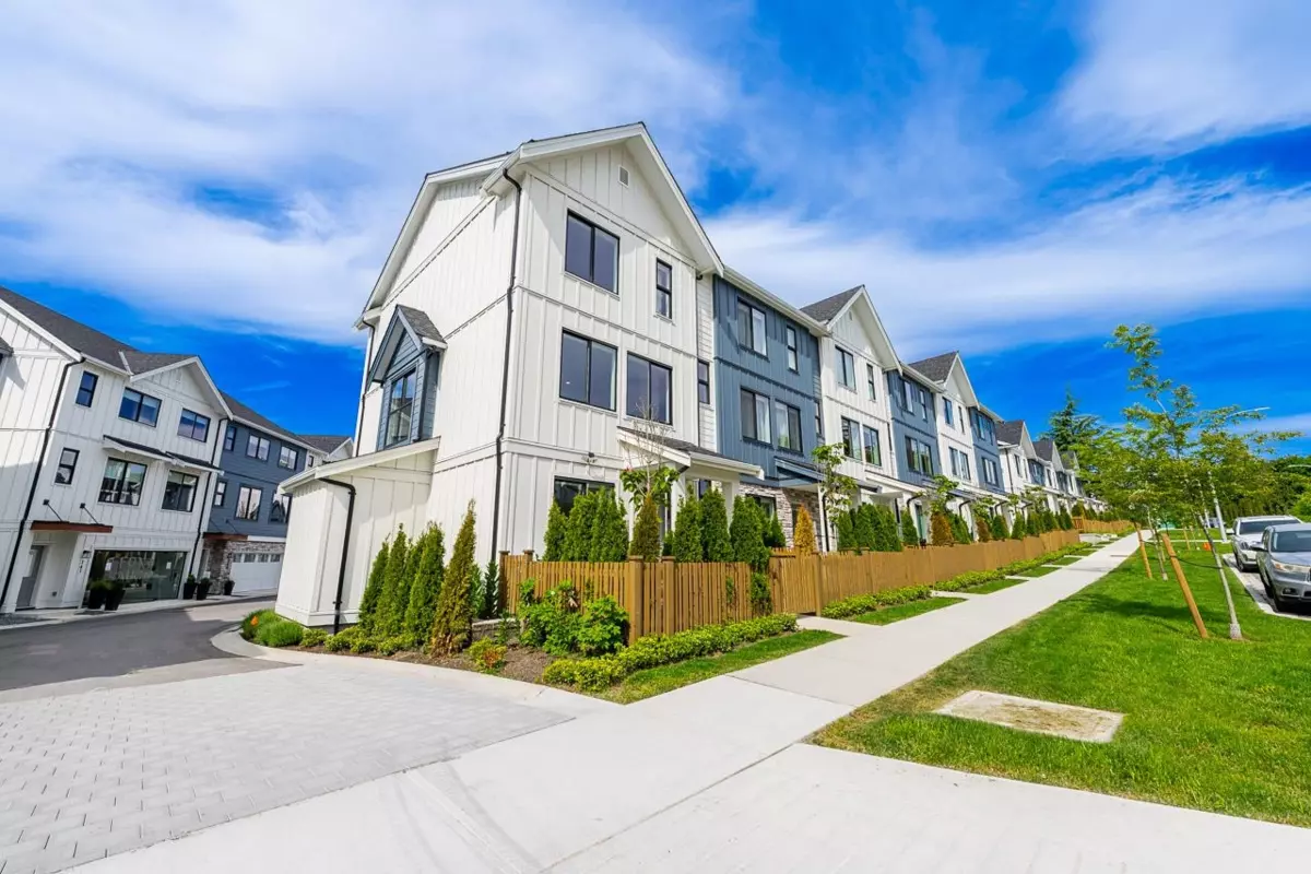 Family Room Photo of 101 1833 165a Street, Surrey, BC