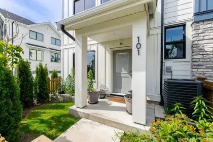Kitchen Photo of 101 1833 165a Street, Surrey, BC