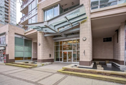 1904 2968 Glen Drive, Coquitlam, BC, Coquitlam — Apartment/Condo for sale