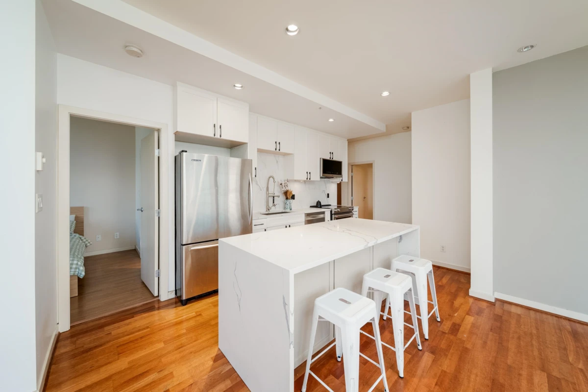 Family Room Photo of 502 1333 W Georgia Street, Vancouver, BC