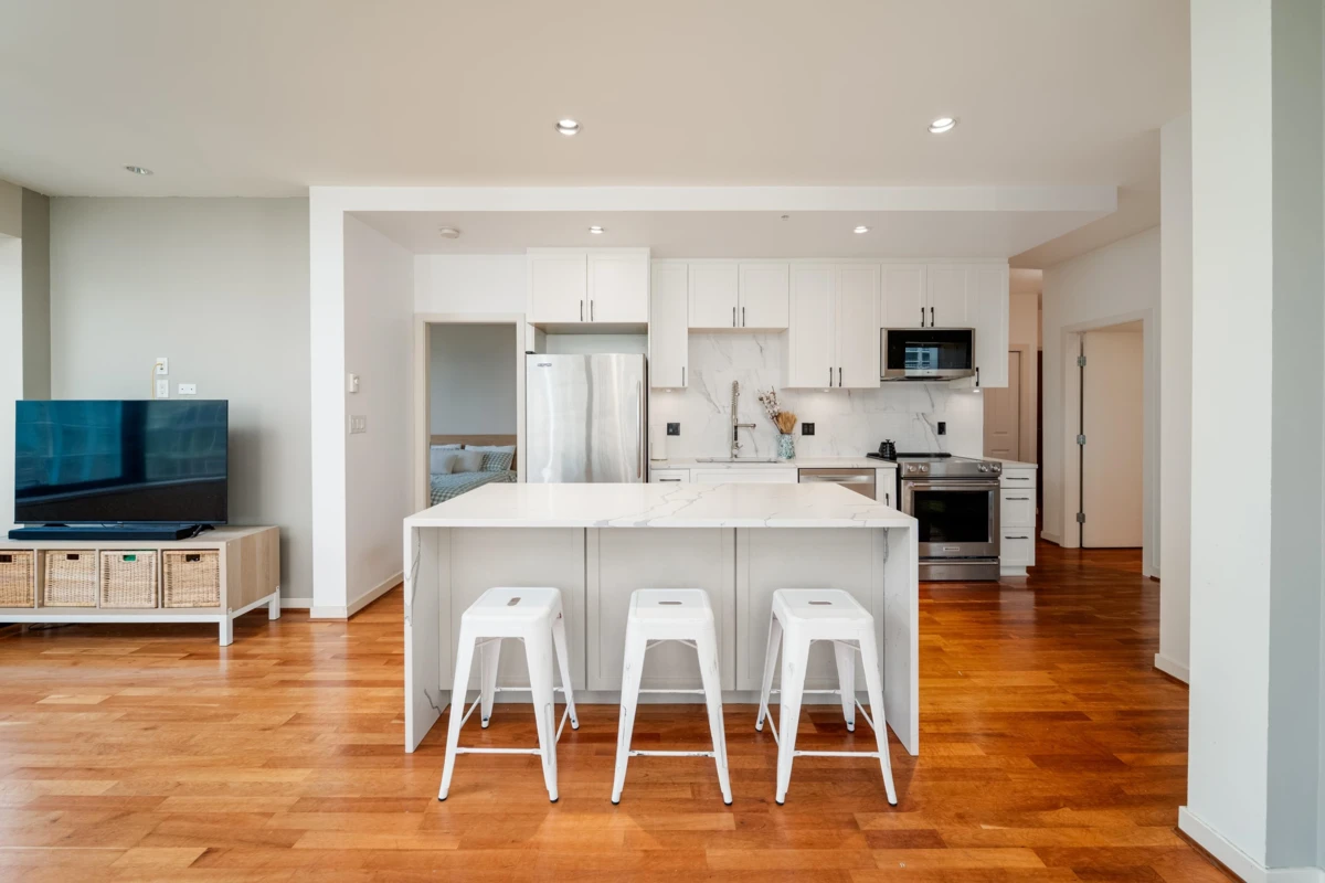Living Room Photo of 502 1333 W Georgia Street, Vancouver, BC