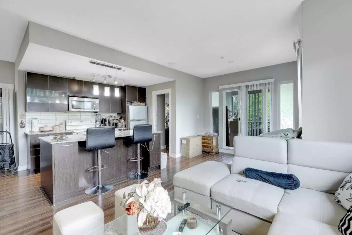 Dining Area Photo of 316 13339 102a Avenue, Surrey, BC