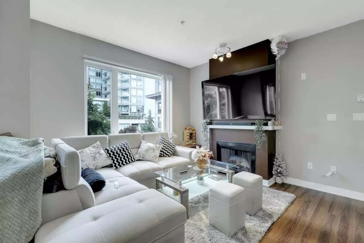 Living Room Photo of 316 13339 102a Avenue, Surrey, BC