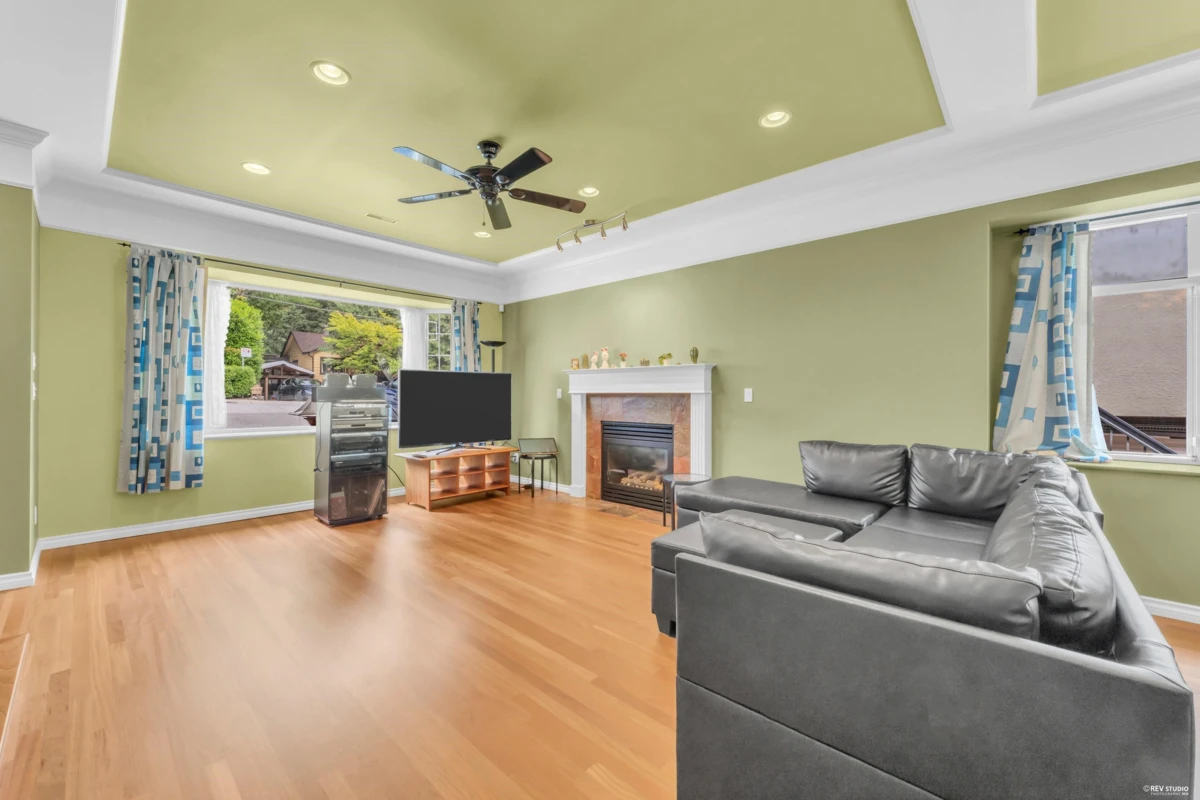 Dining Area Photo of 4317 Cliffmont Road, North Vancouver, BC