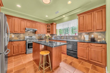 Breakfast Nook Photo of 4317 Cliffmont Road, North Vancouver, BC