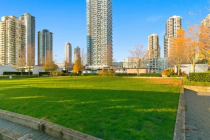 Front Yard Photo of 3801 2388 Madison Avenue, Burnaby, BC