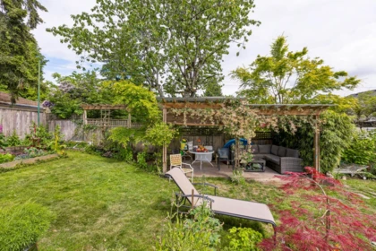 Garden / Landscaping Photo of 534 E 7th Street, North Vancouver, BC
