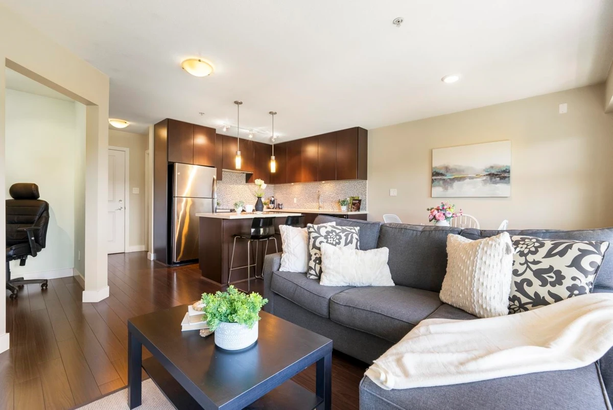 Dining Area Photo of 414 15735 Croydon Drive, Surrey, BC