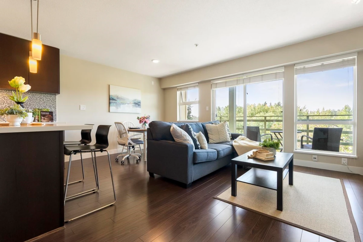 Family Room Photo of 414 15735 Croydon Drive, Surrey, BC