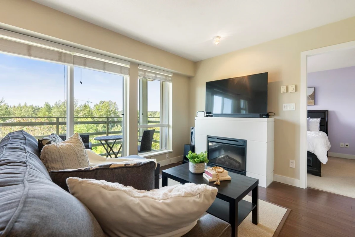 Living Room Photo of 414 15735 Croydon Drive, Surrey, BC