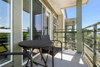 Entry Foyer Photo of 414 15735 Croydon Drive, Surrey, BC