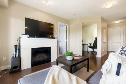 Kitchen Photo of 414 15735 Croydon Drive, Surrey, BC