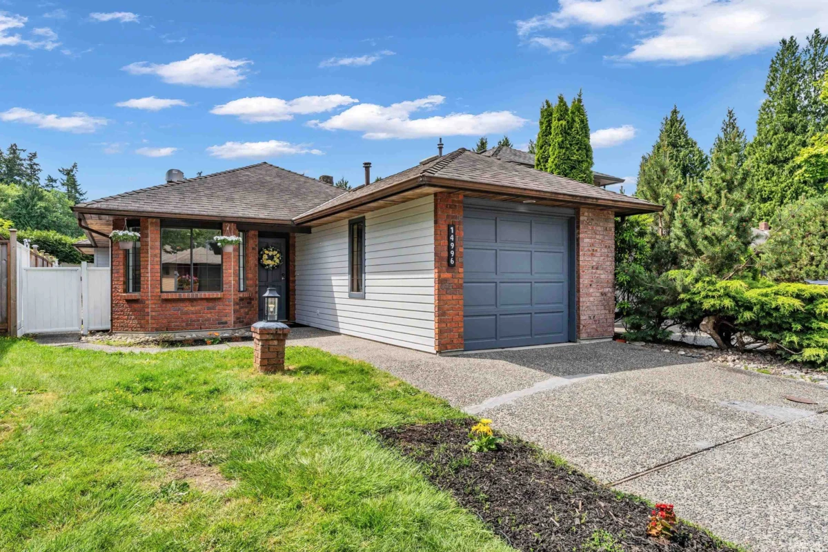 Living Room Photo of 14996 Southmere Close, Surrey, BC