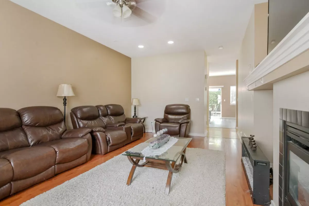 Dining Area Photo of 50 12677 63 Avenue, Surrey, BC
