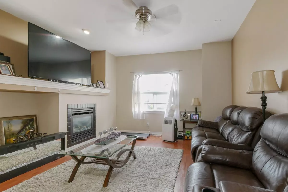 Family Room Photo of 50 12677 63 Avenue, Surrey, BC
