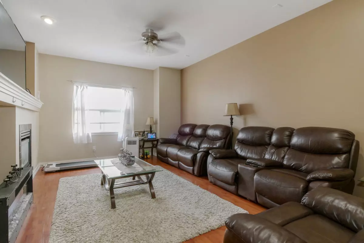 Living Room Photo of 50 12677 63 Avenue, Surrey, BC
