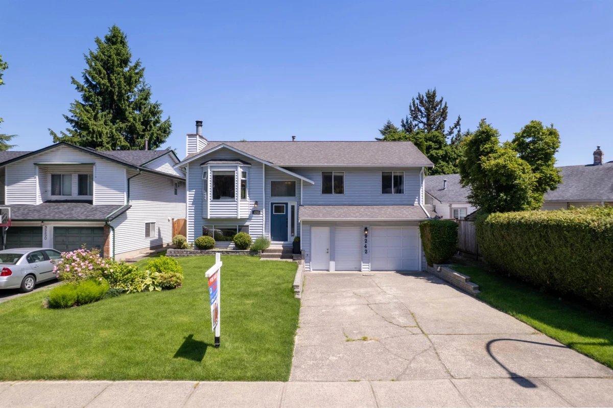 Family Room Photo of 9242 209a Crescent, Langley, BC