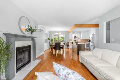 Kitchen Island Photo of 9242 209a Crescent, Langley, BC