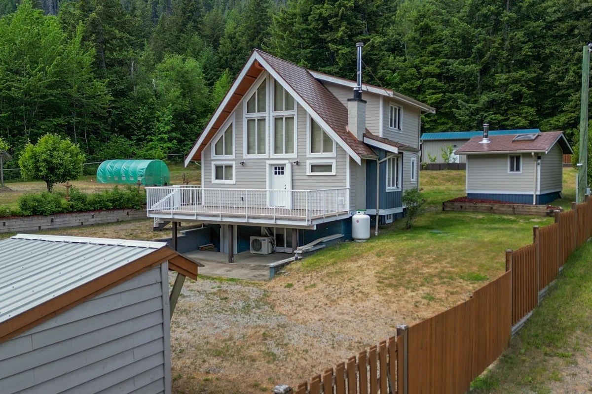Exterior Rear Photo of 64922 North Bend Post Office Road, Boston Bar, BC