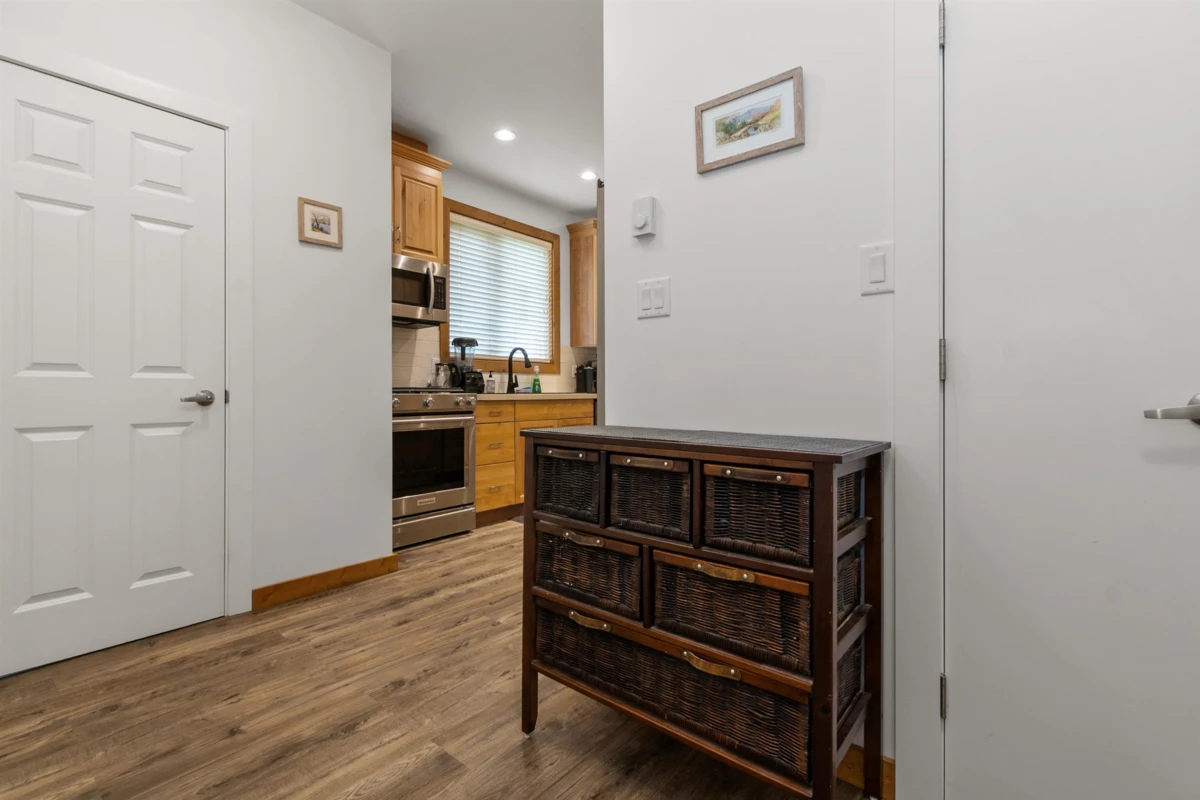 Family Room Photo of 64922 North Bend Post Office Road, Boston Bar, BC