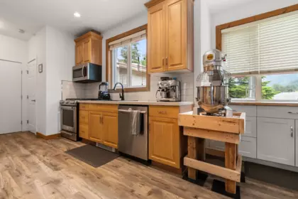 64922 North Bend Post Office Road, Boston Bar, BC, Boston Bar — Single Family Residence for sale