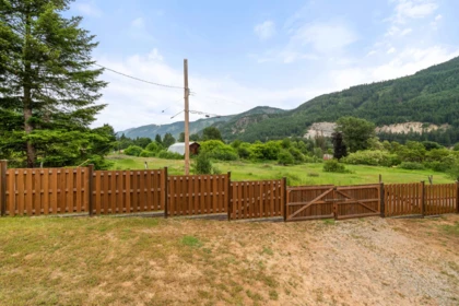 Front Yard Photo of 64922 North Bend Post Office Road, Boston Bar, BC