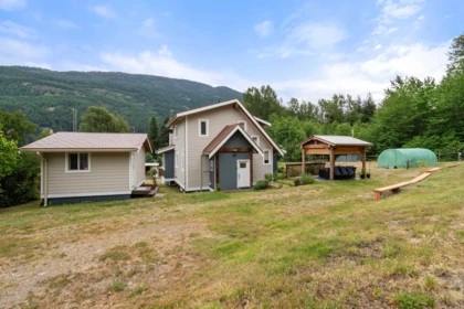 Outdoor Deck Photo of 64922 North Bend Post Office Road, Boston Bar, BC