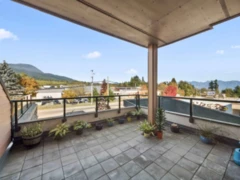 205 875 Gibsons Way, Gibsons, BC