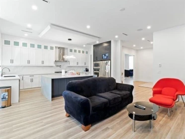 Kitchen Island Photo of 17030 79a Avenue, Surrey, BC