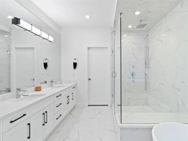 Primary Bathroom Photo of 17030 79a Avenue, Surrey, BC