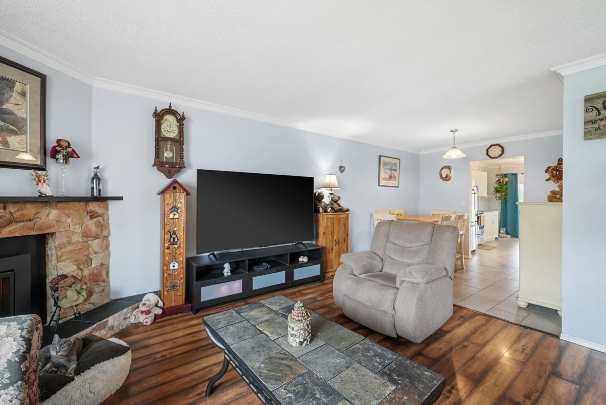 Dining Area Photo of 19432 62 Avenue, Surrey, BC