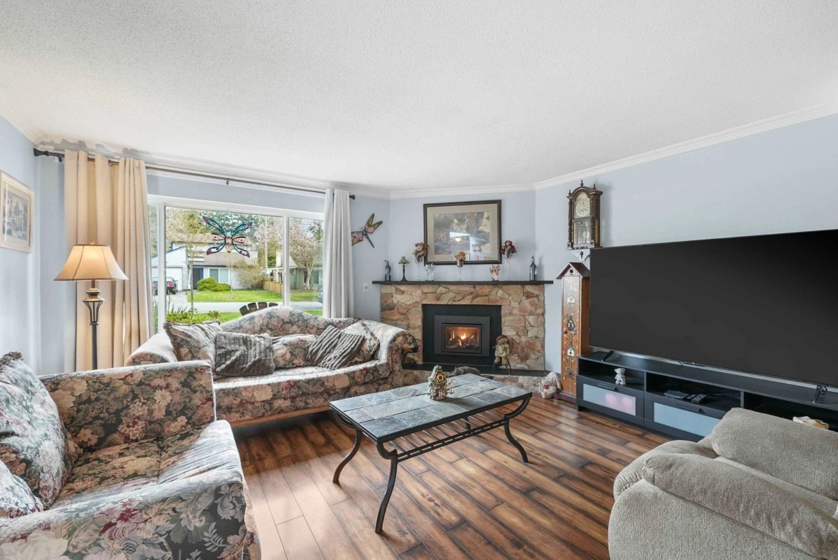 Living Room Photo of 19432 62 Avenue, Surrey, BC