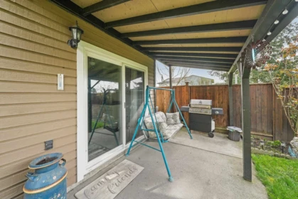 Entry Foyer Photo of 19432 62 Avenue, Surrey, BC