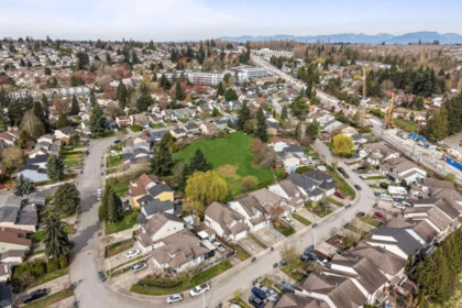 Front Yard Photo of 19432 62 Avenue, Surrey, BC