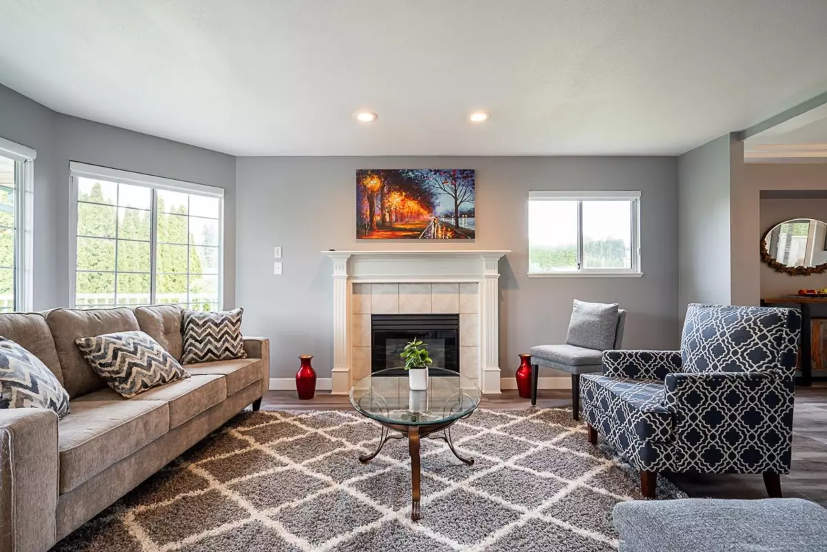 Living Room Photo of 19950 48a Avenue, Langley, BC