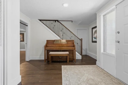 Entry Foyer Photo of 876 Harris Place, Delta, BC