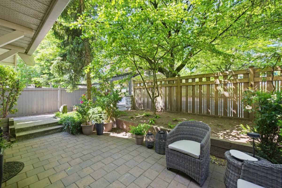 Dining Area Photo of 2 1071 Lynn Valley Road, North Vancouver, BC