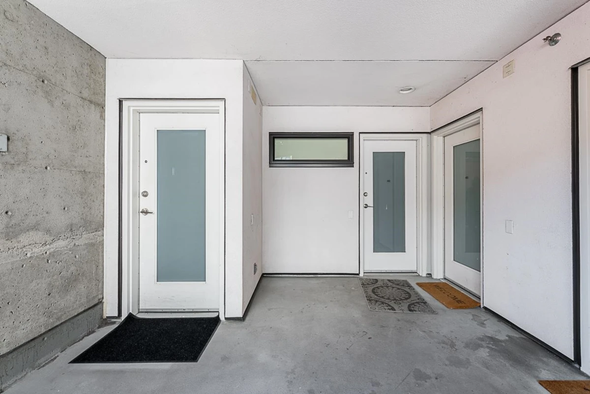 Living Room Photo of 401 370 Carrall Street, Vancouver, BC